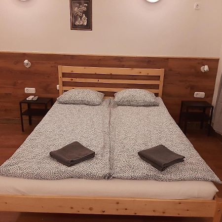 Apartman Vorosmarty Apartment Budapest Bagian luar foto