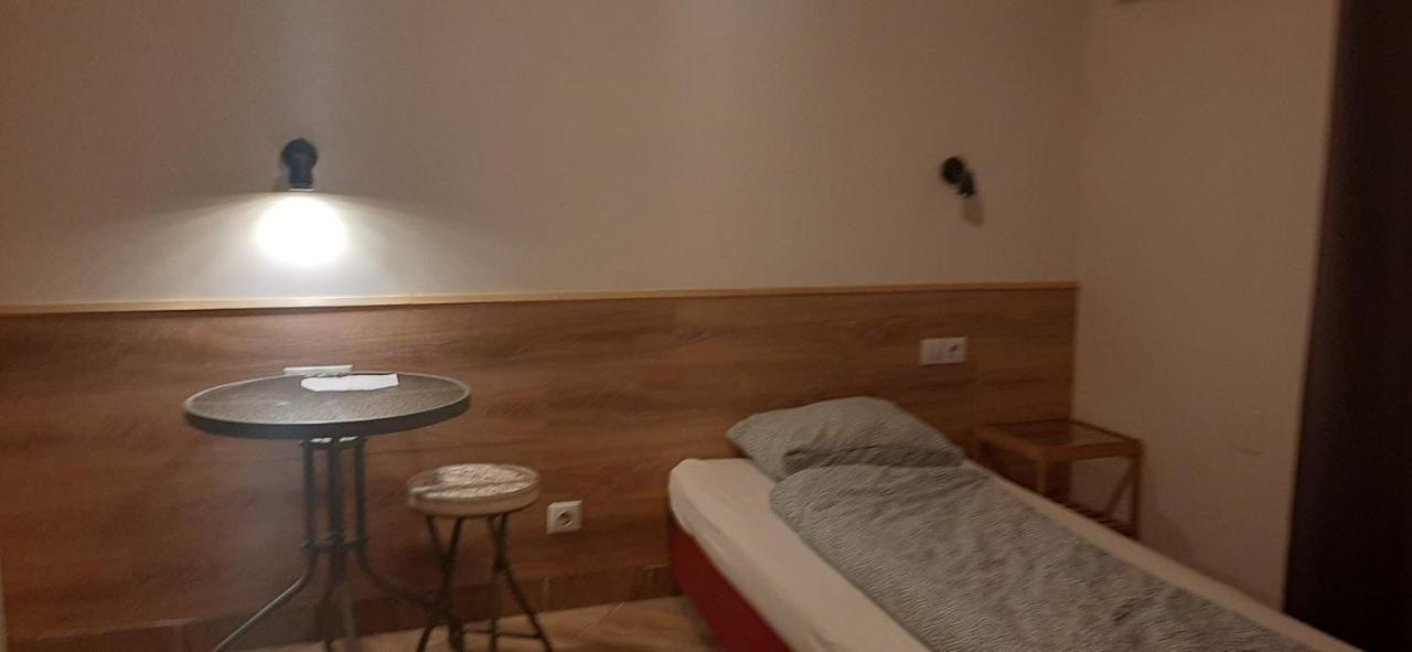 Apartman Vorosmarty Apartment Budapest Bagian luar foto