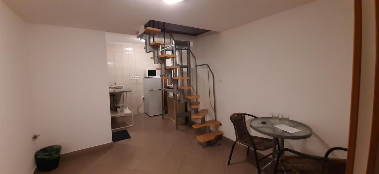 Apartman Vorosmarty Apartment Budapest Bagian luar foto