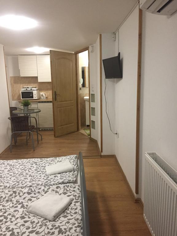Apartman Vorosmarty Apartment Budapest Bagian luar foto